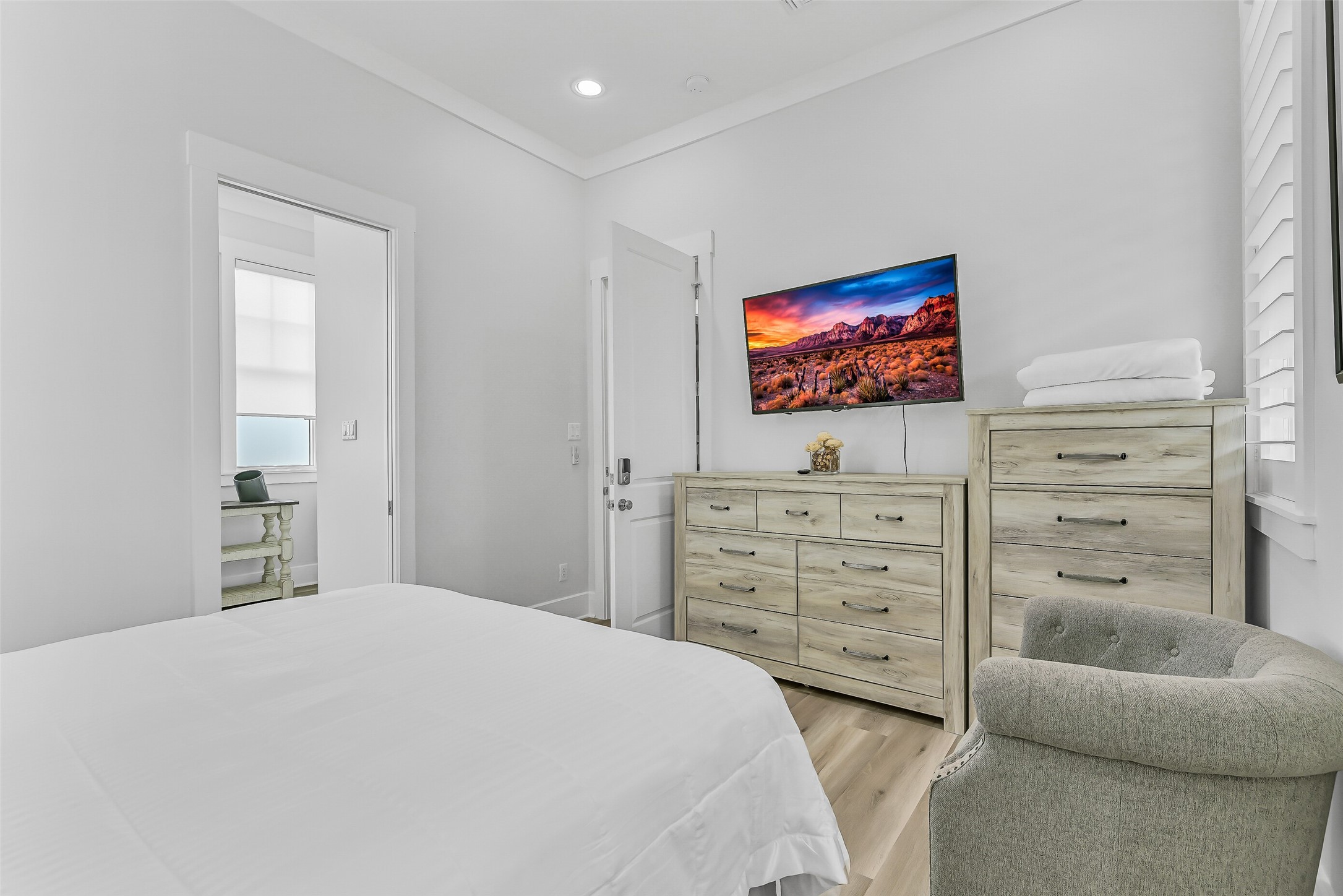 817 Positano Road Galveston, TX 77550 - Photo 32 of 50 Comfort meets coastal charm in this beautifully refreshed guest bedroom. Updated furnishings and new beach-inspired flooring enhance the bright, inviting atmosphere, creating a relaxing retreat for family and friends.