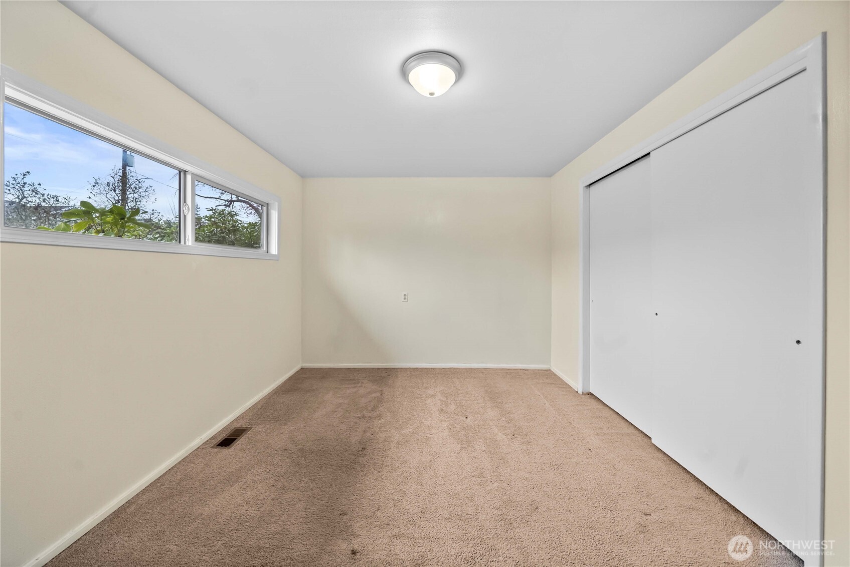 9717 14th Avenue Northwest Seattle, WA 98117 - Photo 12 of 32 an empty room with a window