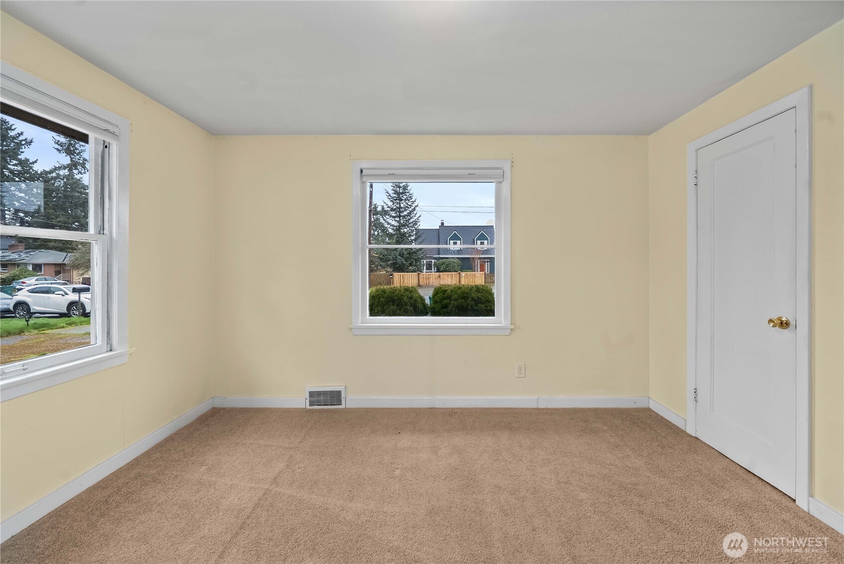 9717 14th Avenue Northwest Seattle, WA 98117 - Photo 16 of 32 an empty room with windows