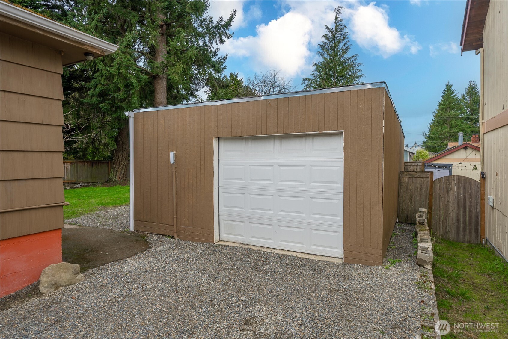 9717 14th Avenue Northwest Seattle, WA 98117 - Photo 27 of 32 a backyard of a house