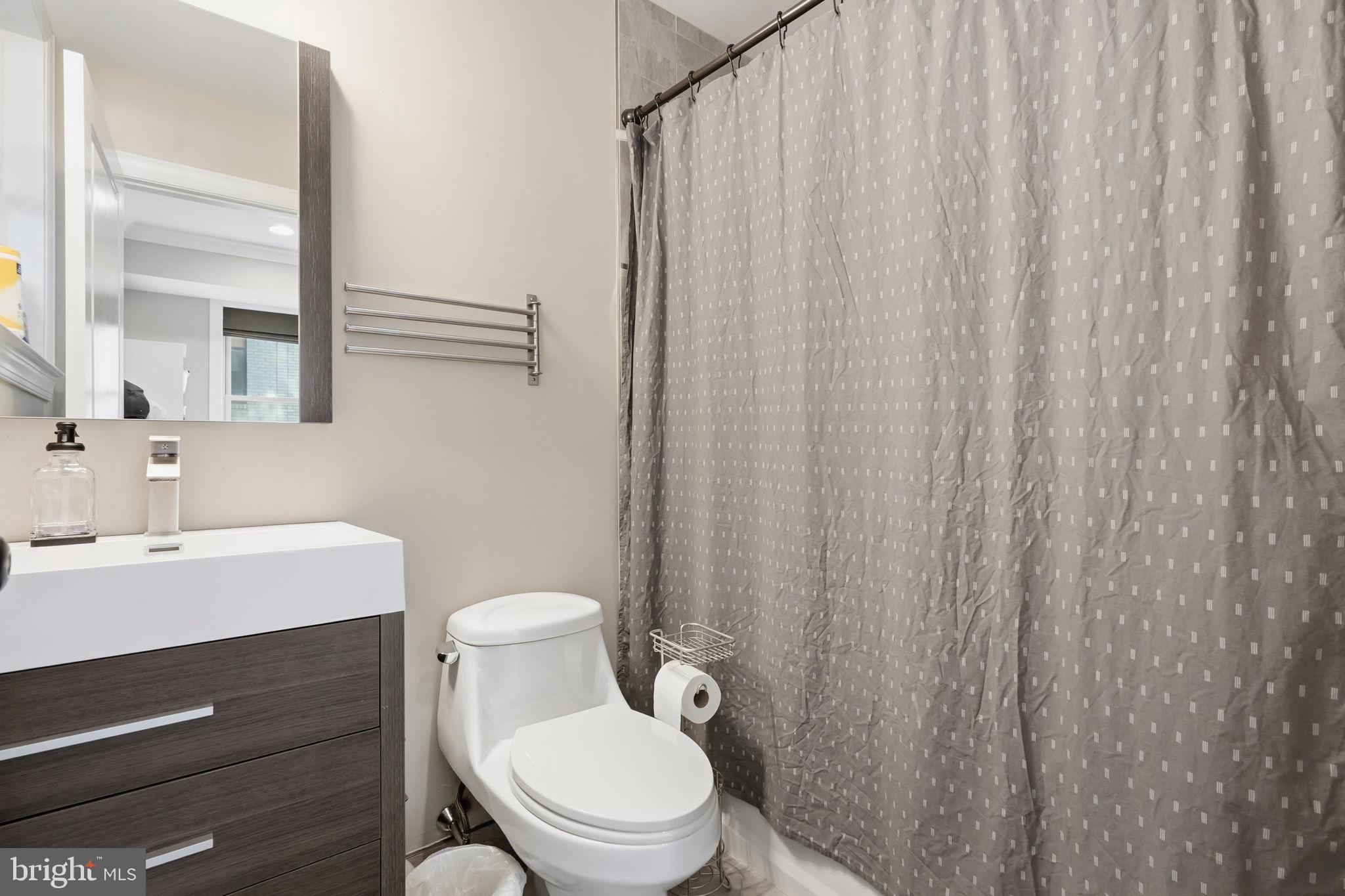 255 Ripka Street Philadelphia, PA 19127 - Photo 38 of 73 Modern bathroom with sleek design.