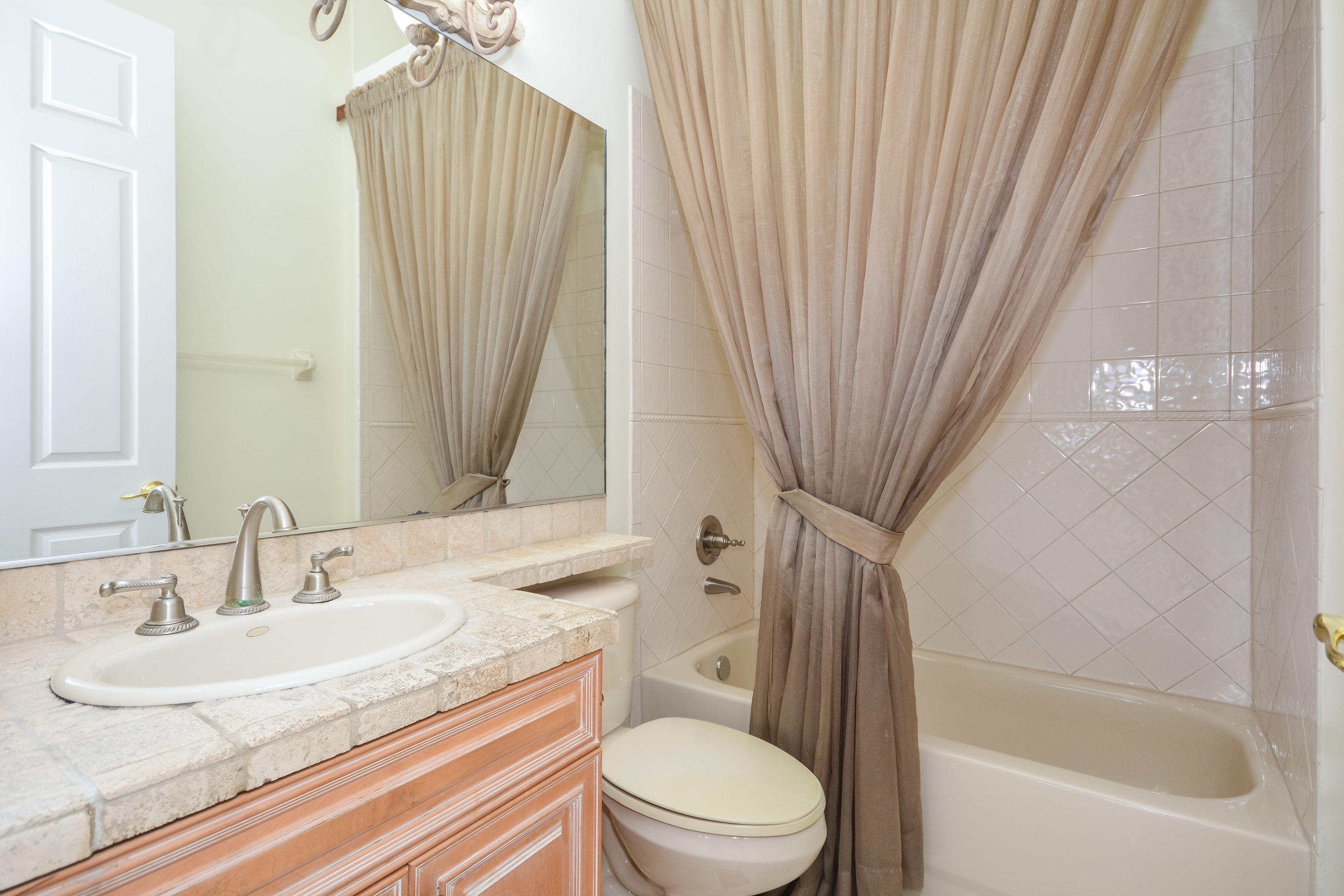 11801 Preservation Lane Boca Raton, FL 33498 - Photo 28 of 34 Guest Bath