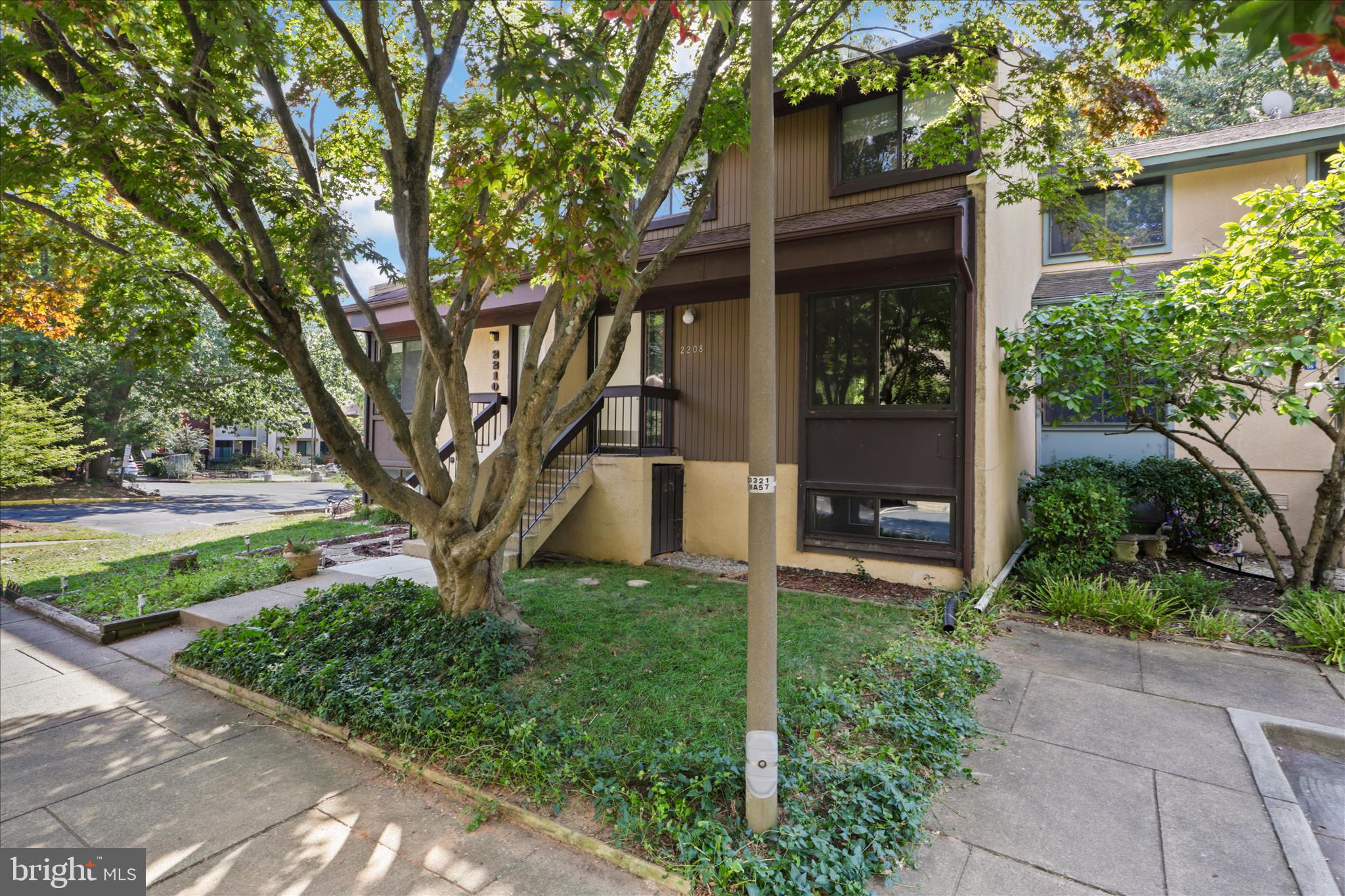 2208 Cartwright Place Reston, VA 20191 - Photo 1 of 37