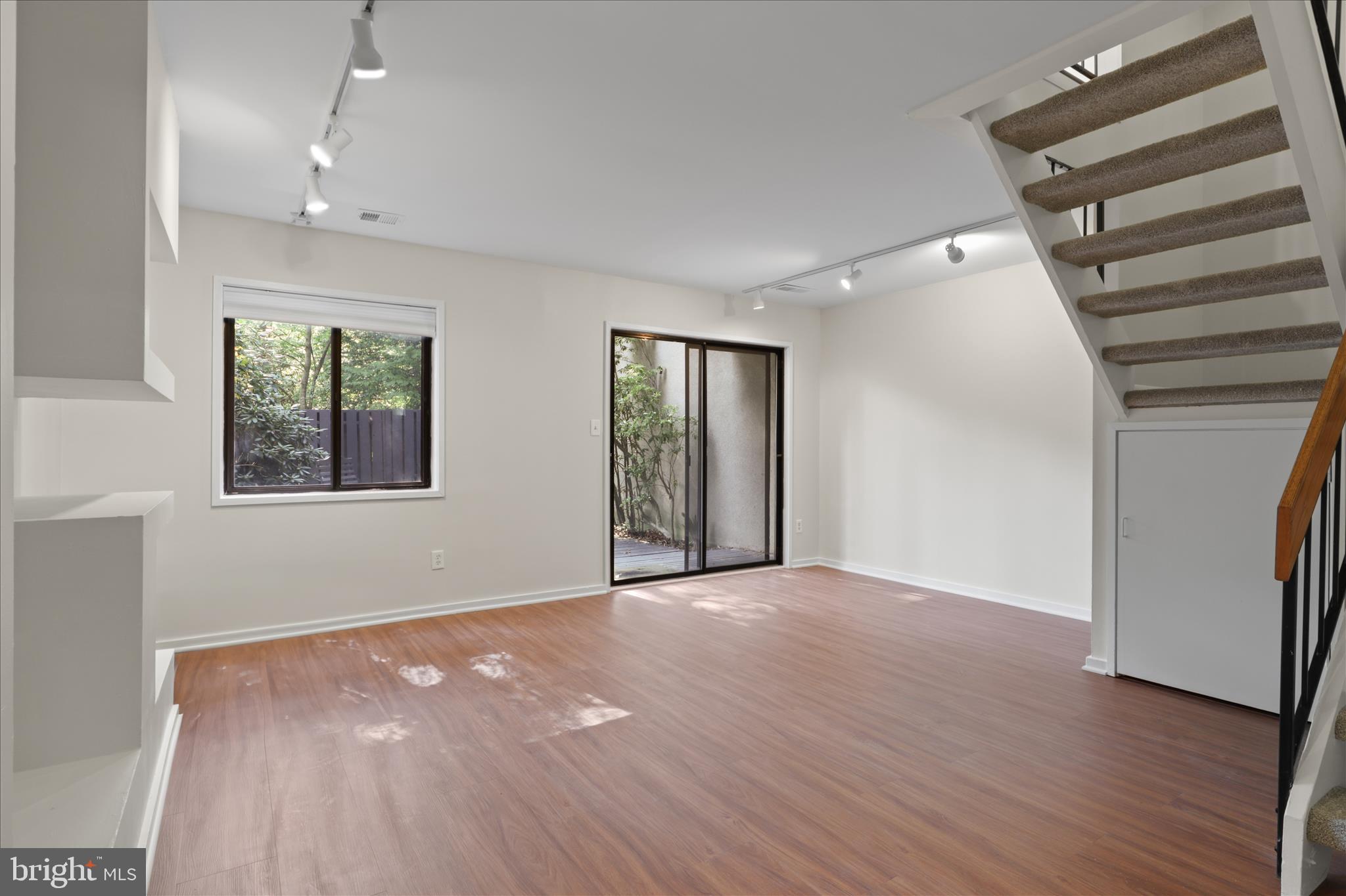 2208 Cartwright Place Reston, VA 20191 - Photo 15 of 37