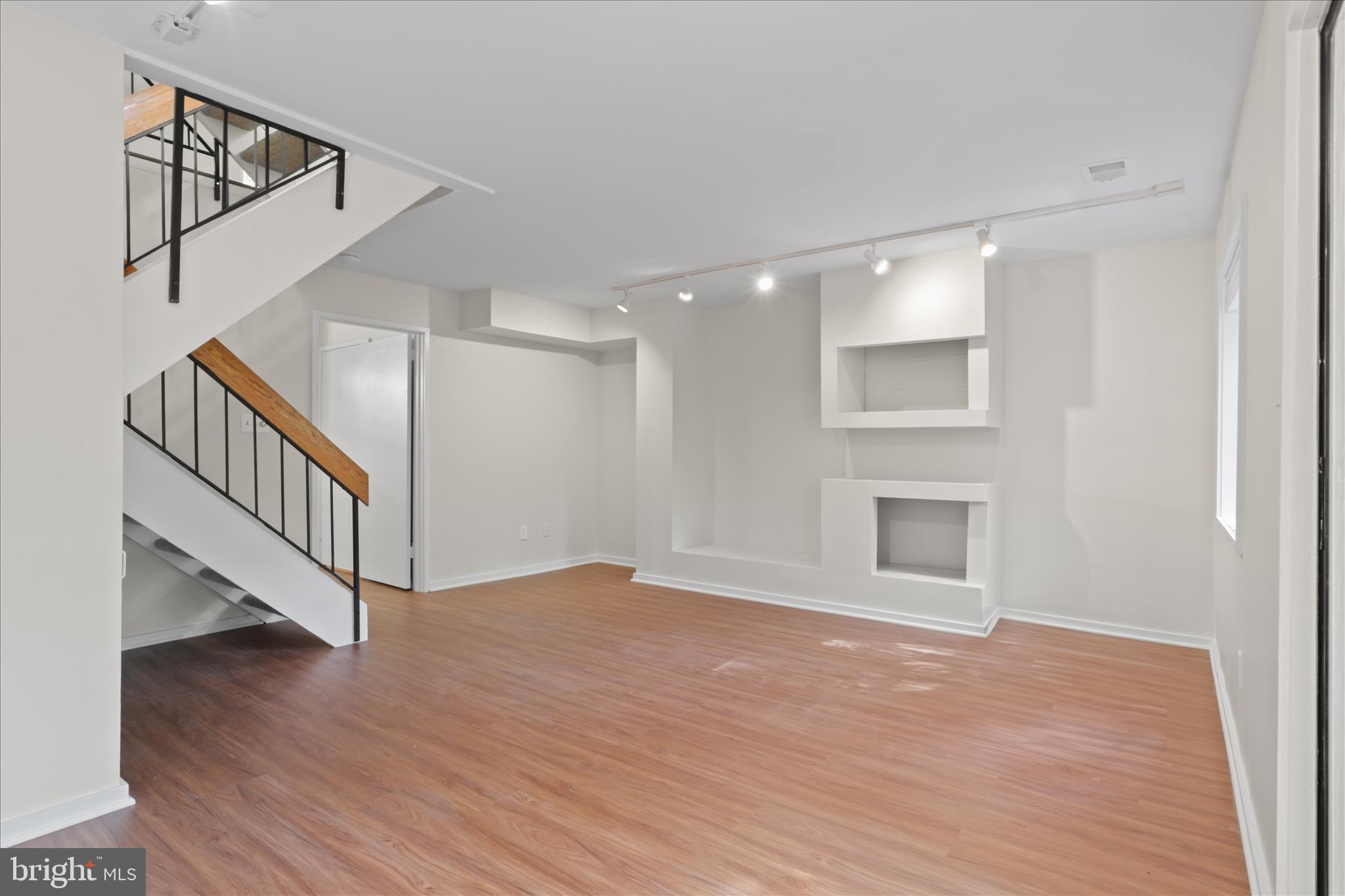 2208 Cartwright Place Reston, VA 20191 - Photo 16 of 37