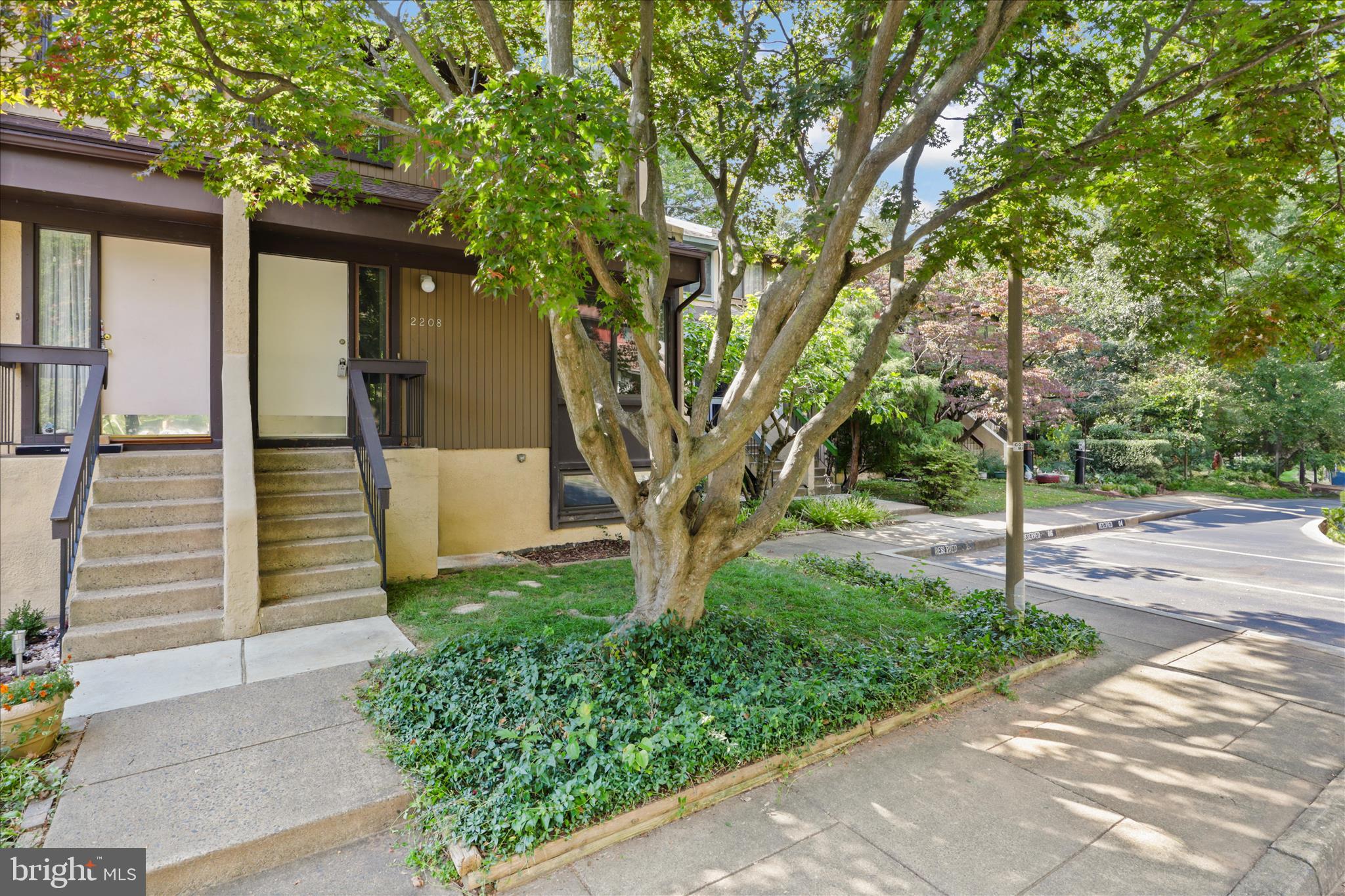 2208 Cartwright Place Reston, VA 20191 - Photo 2 of 37