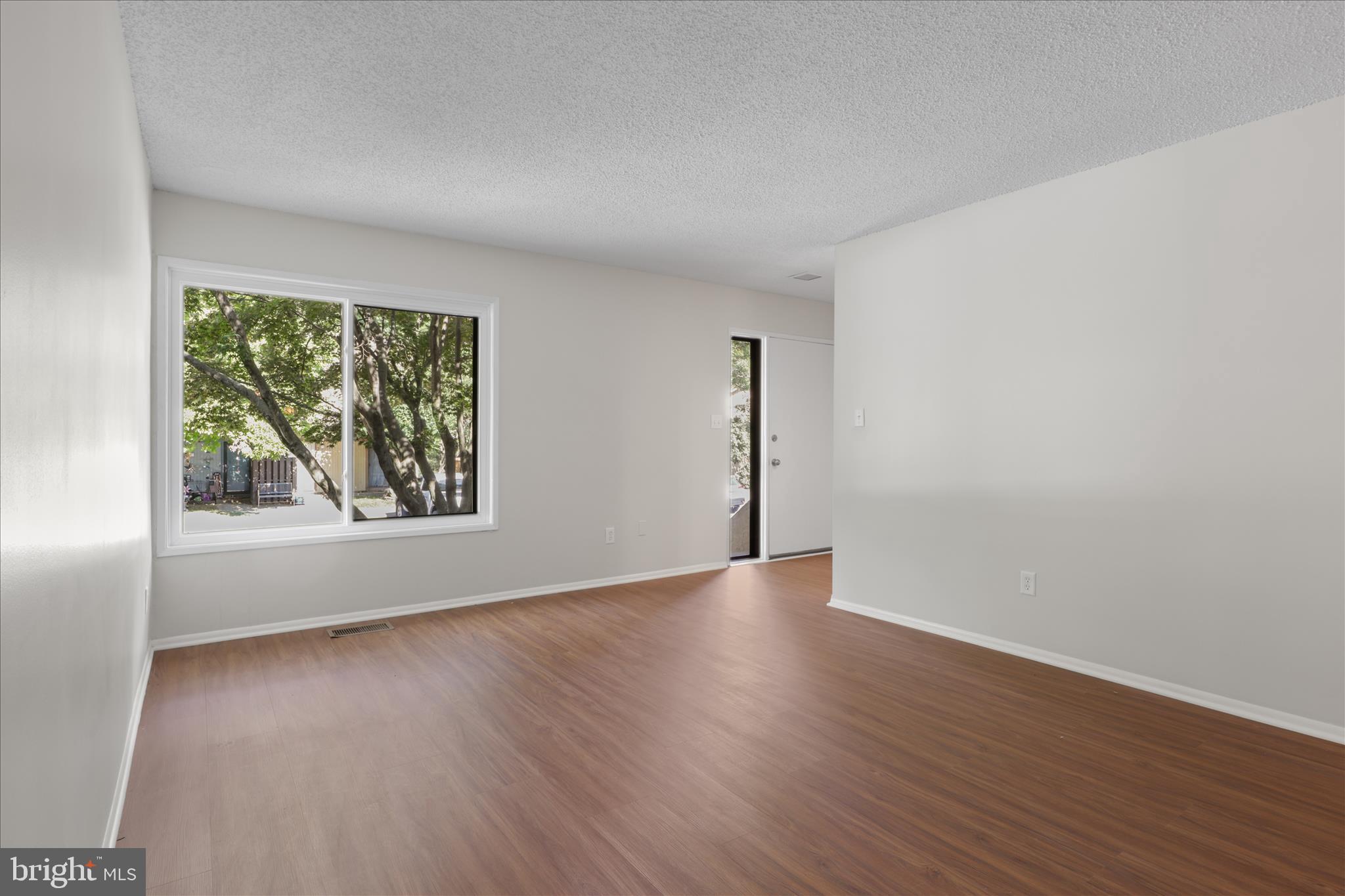 2208 Cartwright Place Reston, VA 20191 - Photo 6 of 37