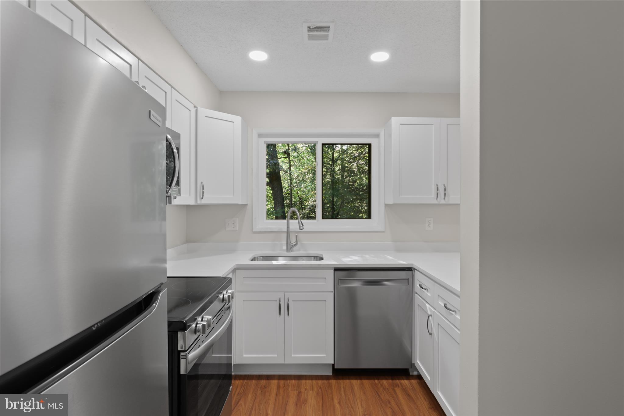 2208 Cartwright Place Reston, VA 20191 - Photo 8 of 37