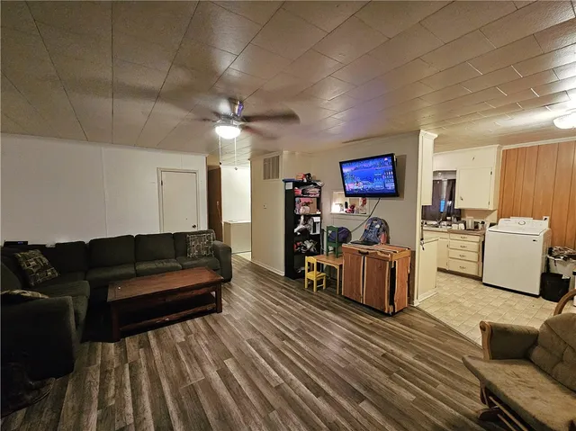 $100,500 | 307 East State Street, Groesbeck, TX 76642