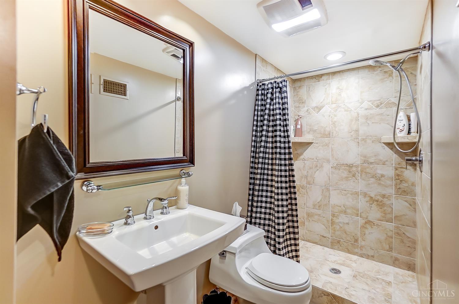 79 Locust Hill Road Cincinnati, OH 45245 - Photo 44 of 68 Gallery Image 44