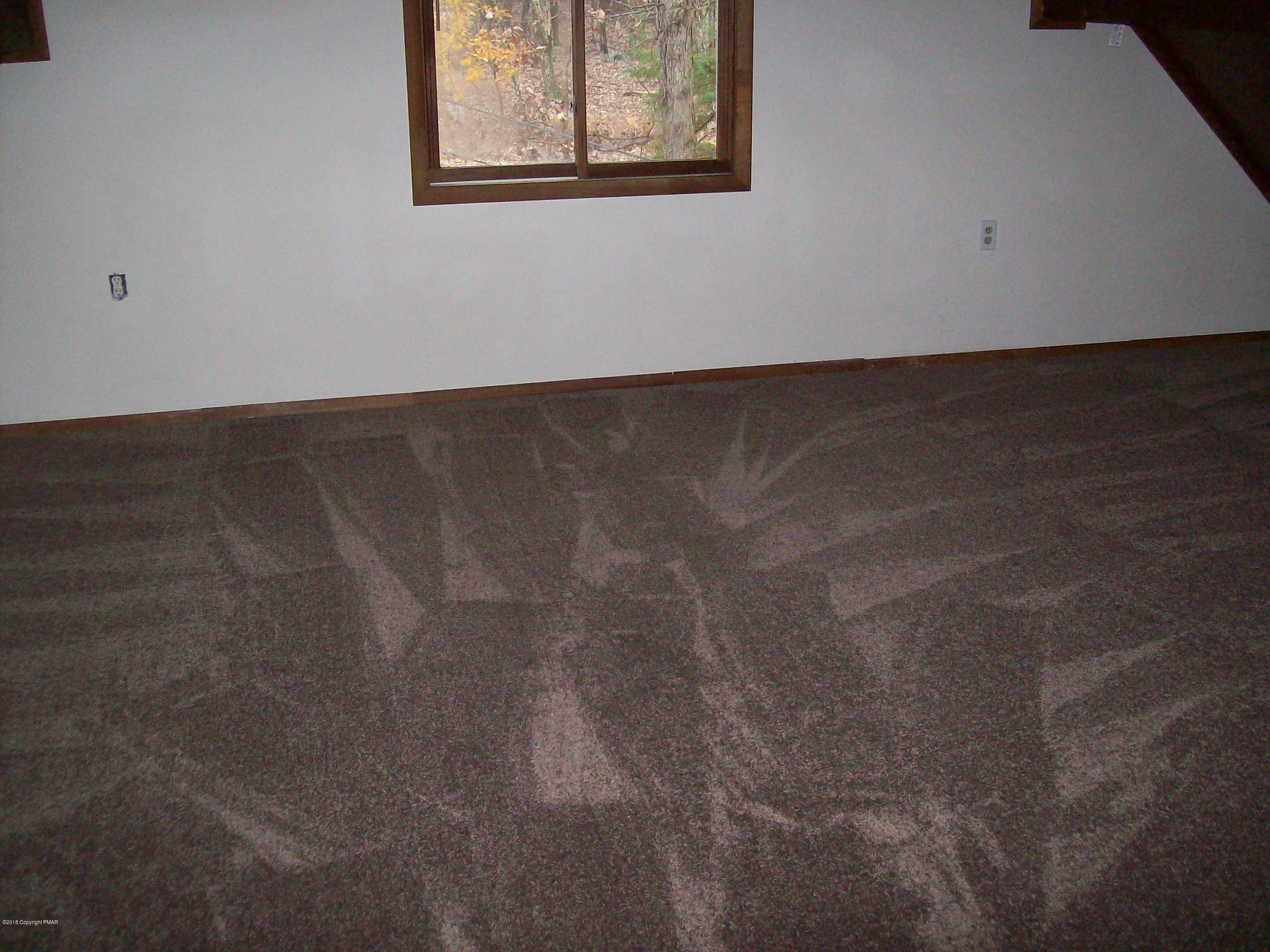 1103 Falls Road Bushkill, PA 18324 - Photo 16 of 17 loft
