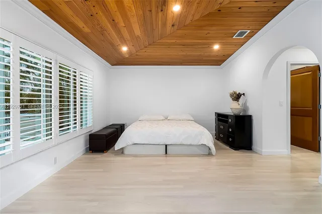 $13,900 | 2085 Ixora Road, North Miami, FL 33181