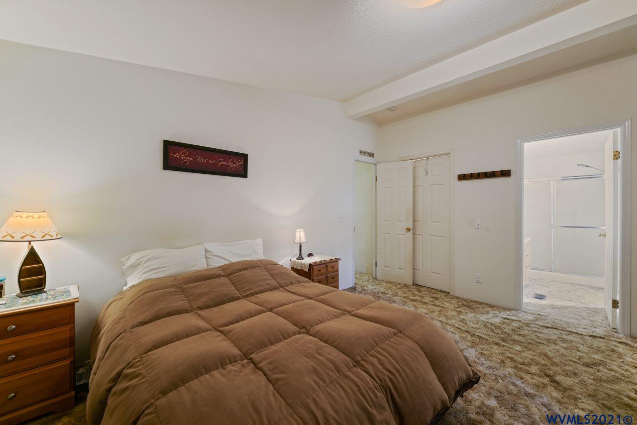 153 Hylo Road Southeast Salem, OR 97306 - Photo 22 of 41 a bedroom with a bed and a lamp