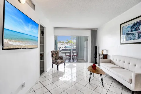 $229,900 | 455 Paradise Isle Boulevard, Unit 104, Hallandale Beach, FL 33009