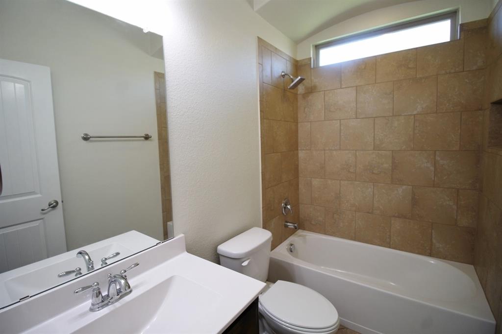 1205 Crest Ridge Drive Glenn Heights, TX 75154 - Photo 23 of 27 a bathroom with a toilet sink and bathtub