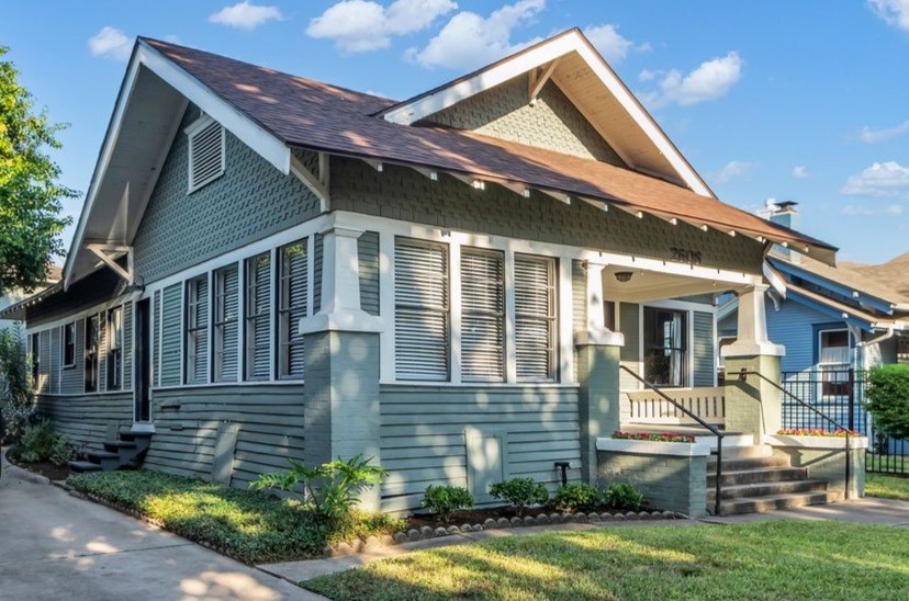 2608 Hopkins Street Houston, TX 77006 - Photo 2 of 35 a front view of a house with garden