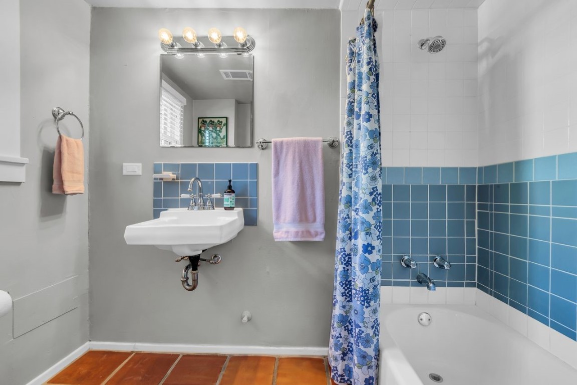 2608 Hopkins Street Houston, TX 77006 - Photo 26 of 35 a bathroom with a sink a toilet and shower