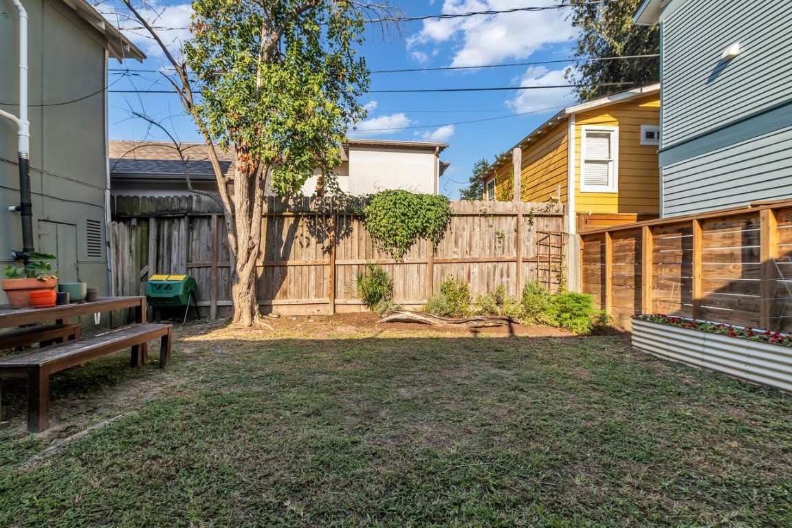 2608 Hopkins Street Houston, TX 77006 - Photo 27 of 35 a view of a house with a yard