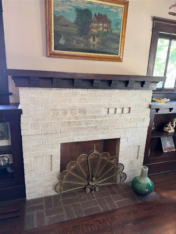 2608 Hopkins Street Houston, TX 77006 - Photo 8 of 35 a closeup of a fireplace