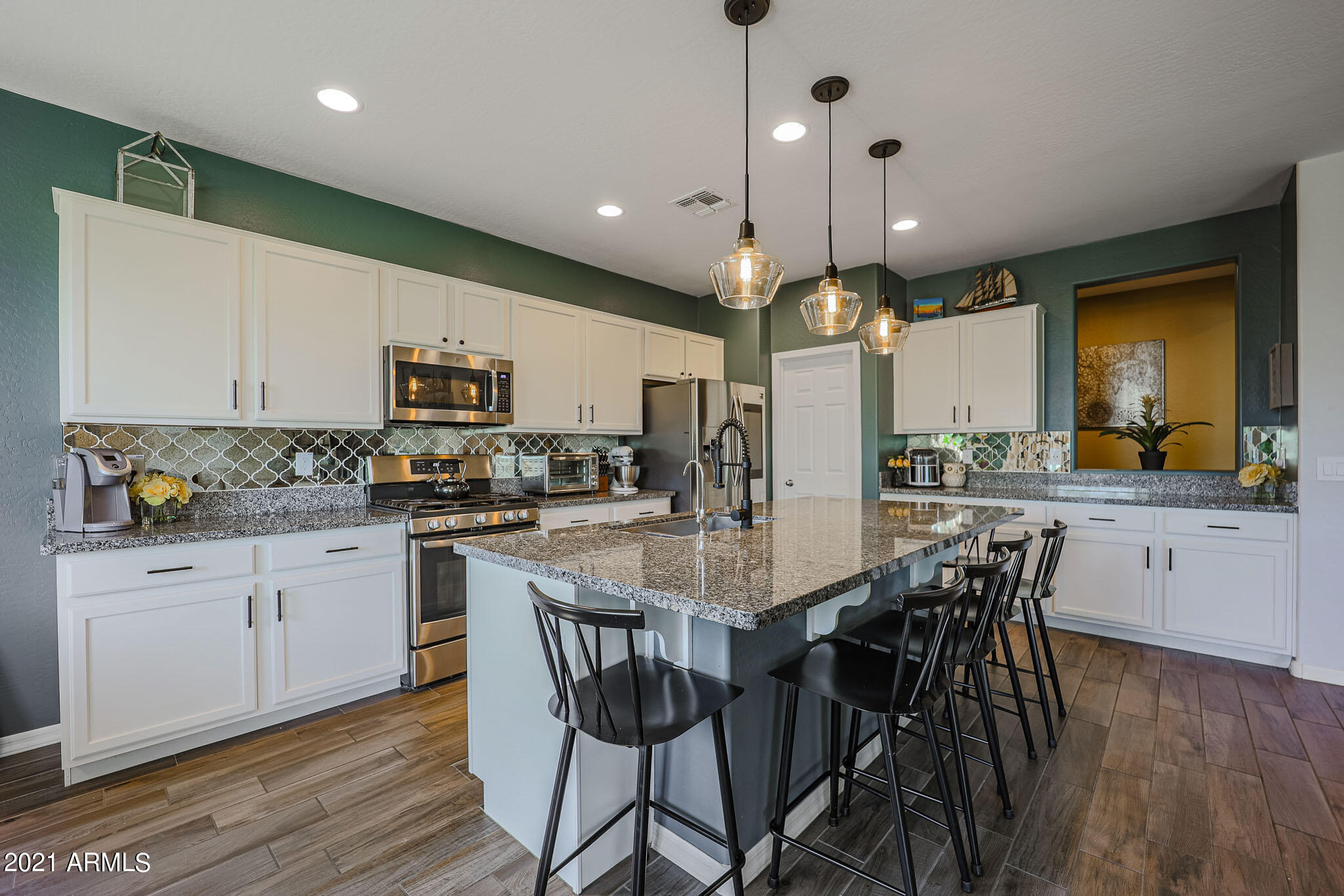 21047 West Almeria Road Buckeye, AZ 85396 - Photo 10 of 41 B (14)