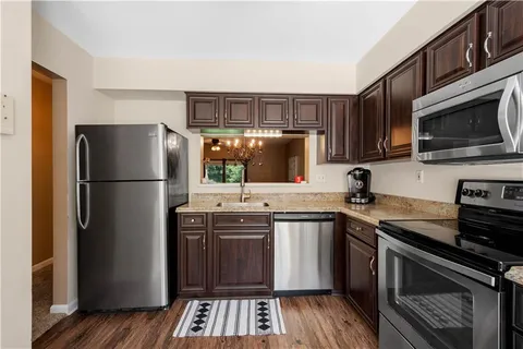 $229,900 | 185 Old Village Lane, Bethel Park, PA 15102