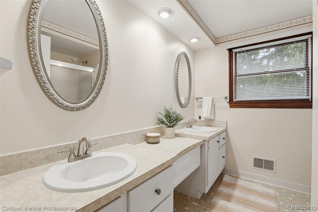 3380 Innsbrook Court Rochester Hills, MI 48309 - Photo 21 of 29 Gallery Image 21
