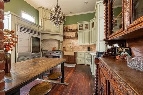 $6,000 | 1229 Annunciation Street, New Orleans, LA 70130