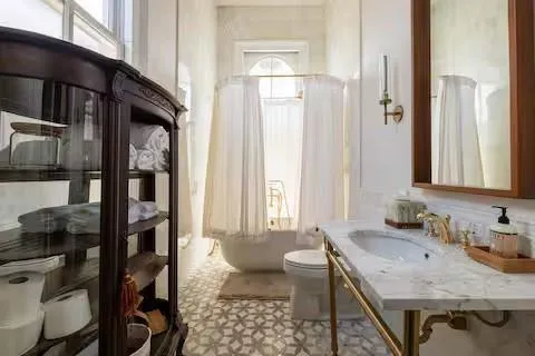$6,000 | 1229 Annunciation Street, New Orleans, LA 70130