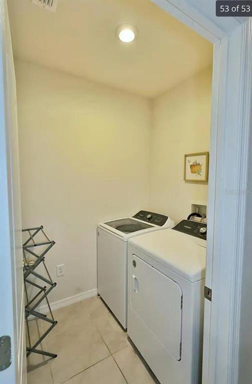 1724 Buckeye Road Davenport, FL 33837 - Photo 5 of 8 a utility room with dryer and washer