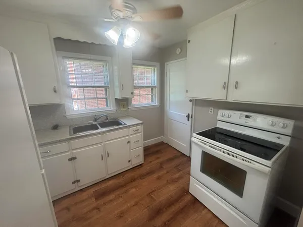 $1,350 | 2432 Brandon Avenue Southwest, Roanoke, VA 24015