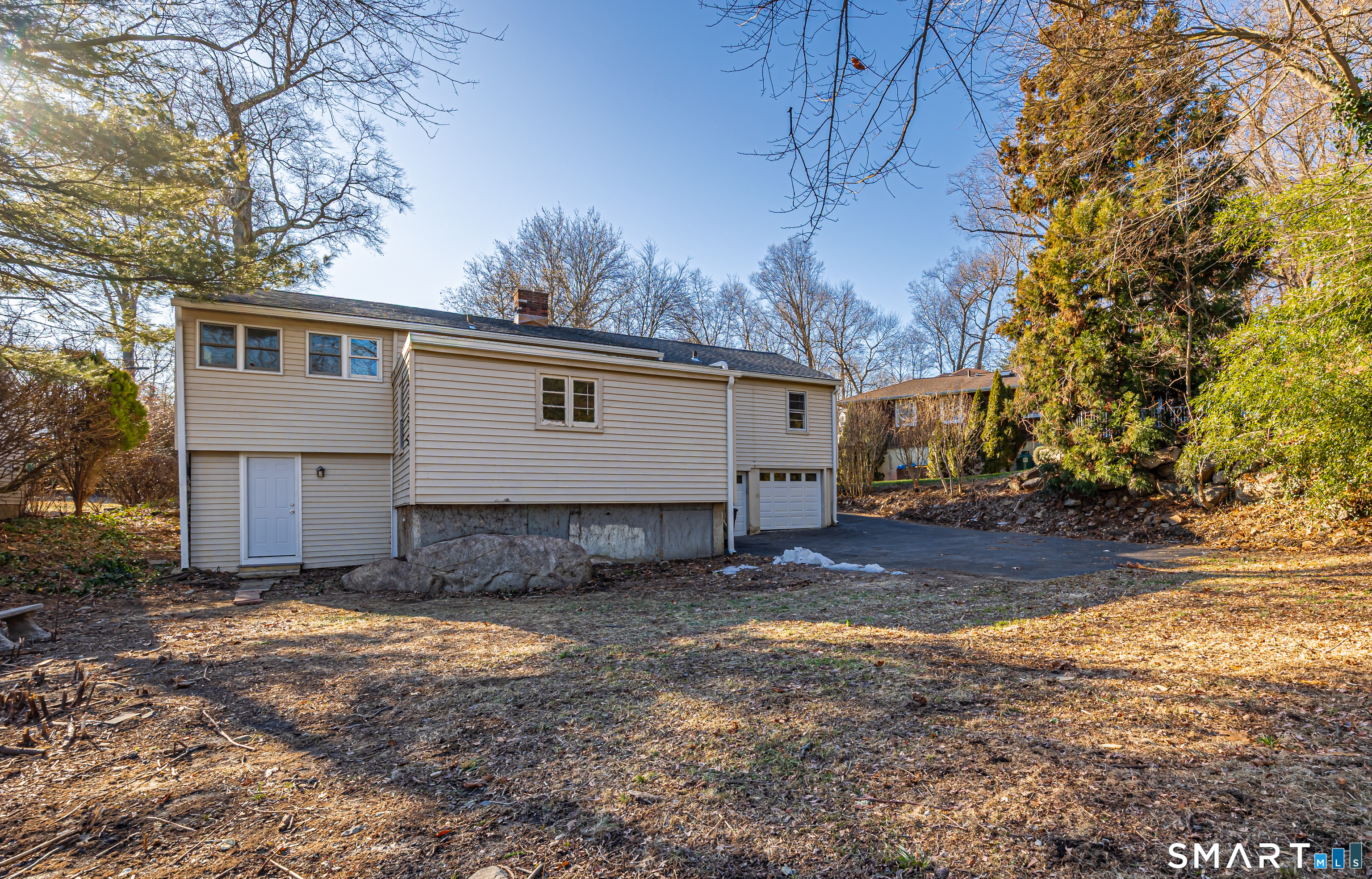 55 Glendale Road Stamford, CT 06905 - Photo 23 of 25 Level back lawn