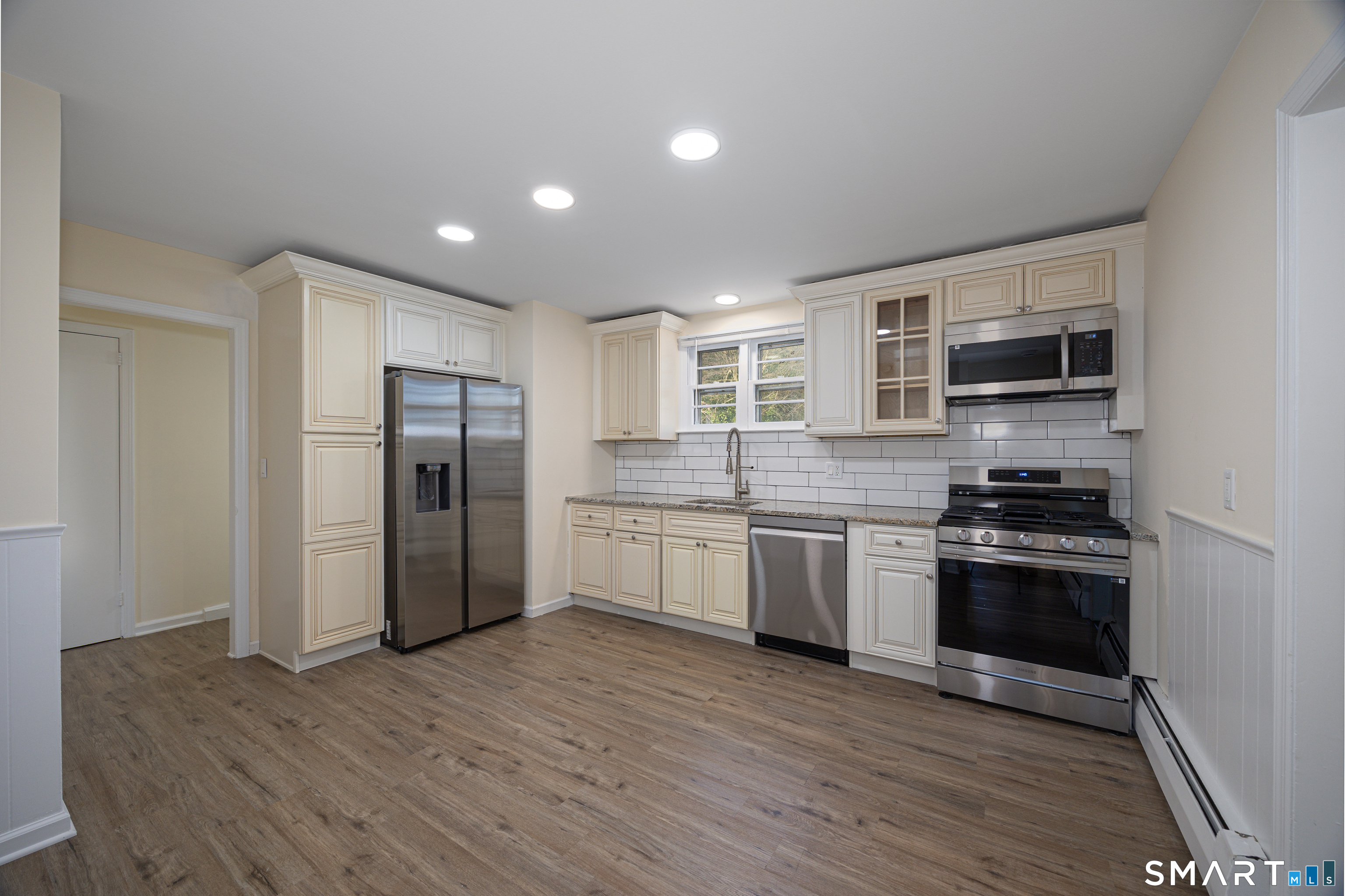 55 Glendale Road Stamford, CT 06905 - Photo 7 of 25 New Eat-in Kitchen!