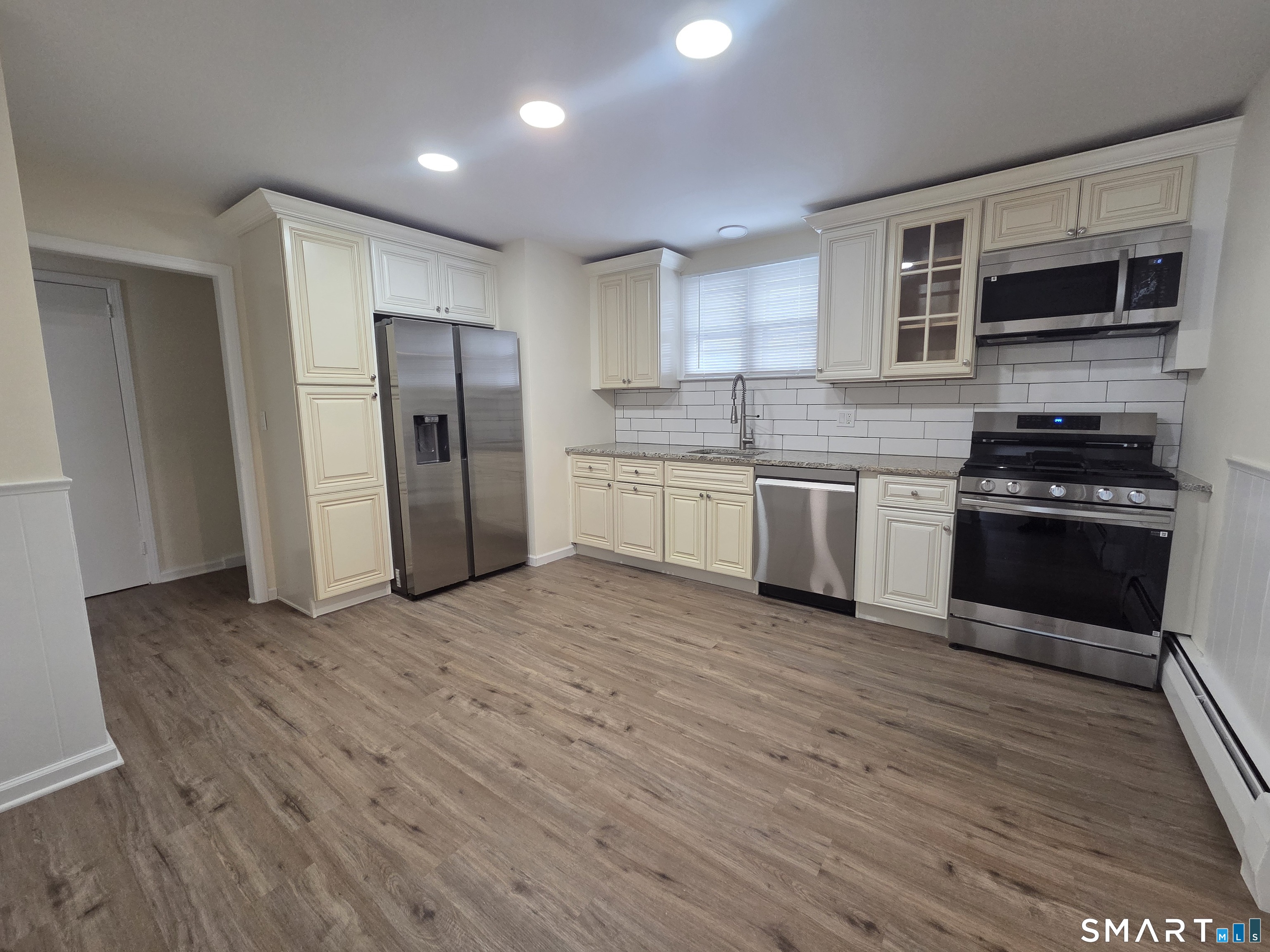 55 Glendale Road Stamford, CT 06905 - Photo 8 of 25 New SS Appliances + Granite