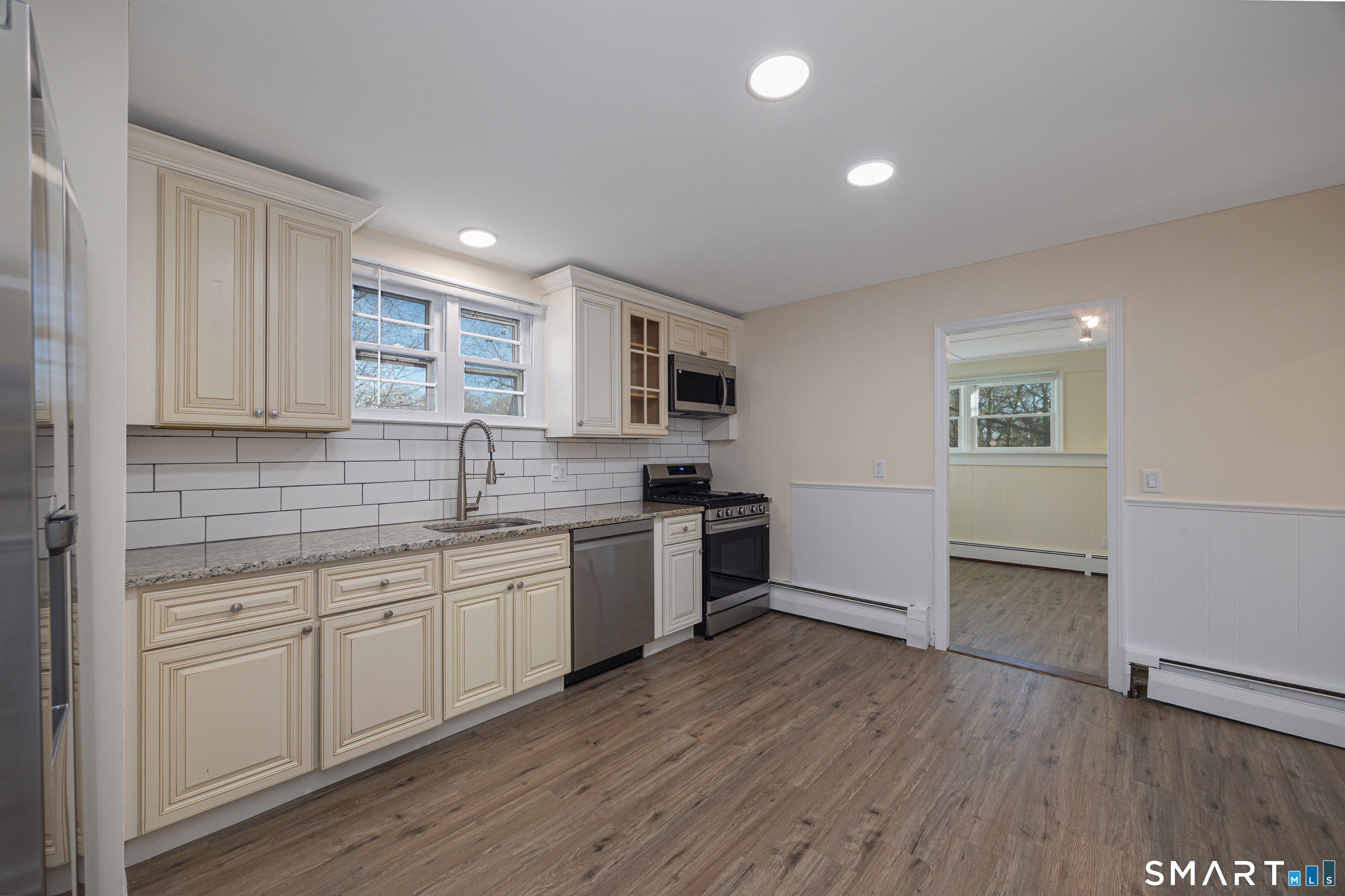 55 Glendale Road Stamford, CT 06905 - Photo 9 of 25 Kitchen has surprise Bonus Room!