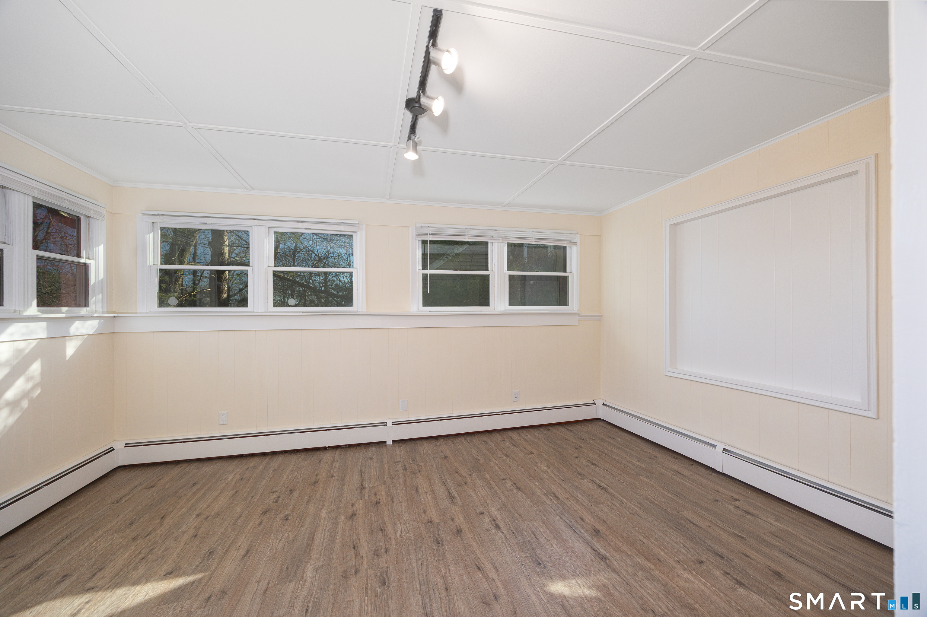 55 Glendale Road Stamford, CT 06905 - Photo 10 of 25 Window Lined Space off Kitchen!