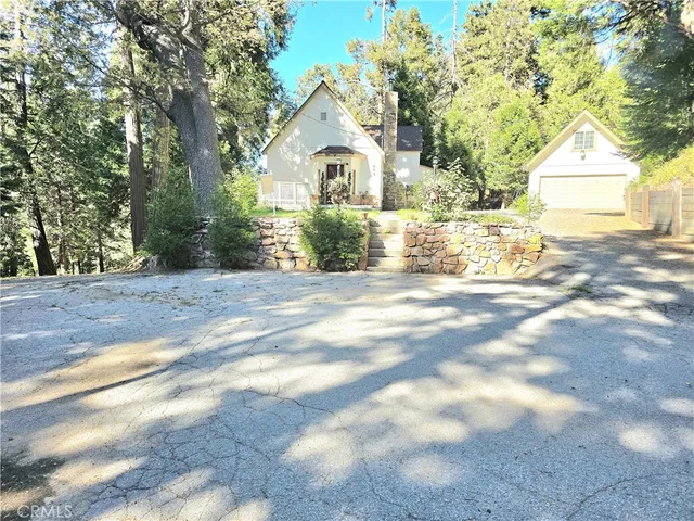 $699,999 | 901 Highway 173, Lake Arrowhead, CA 92352