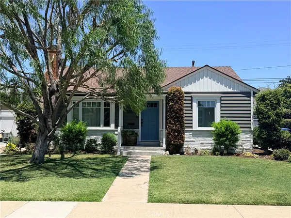$929,000 | 5559 East Monlaco Road, Long Beach, CA 90808