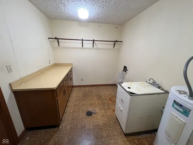 $1 | 299 East County Road 360 North, Anderson, IN 46012