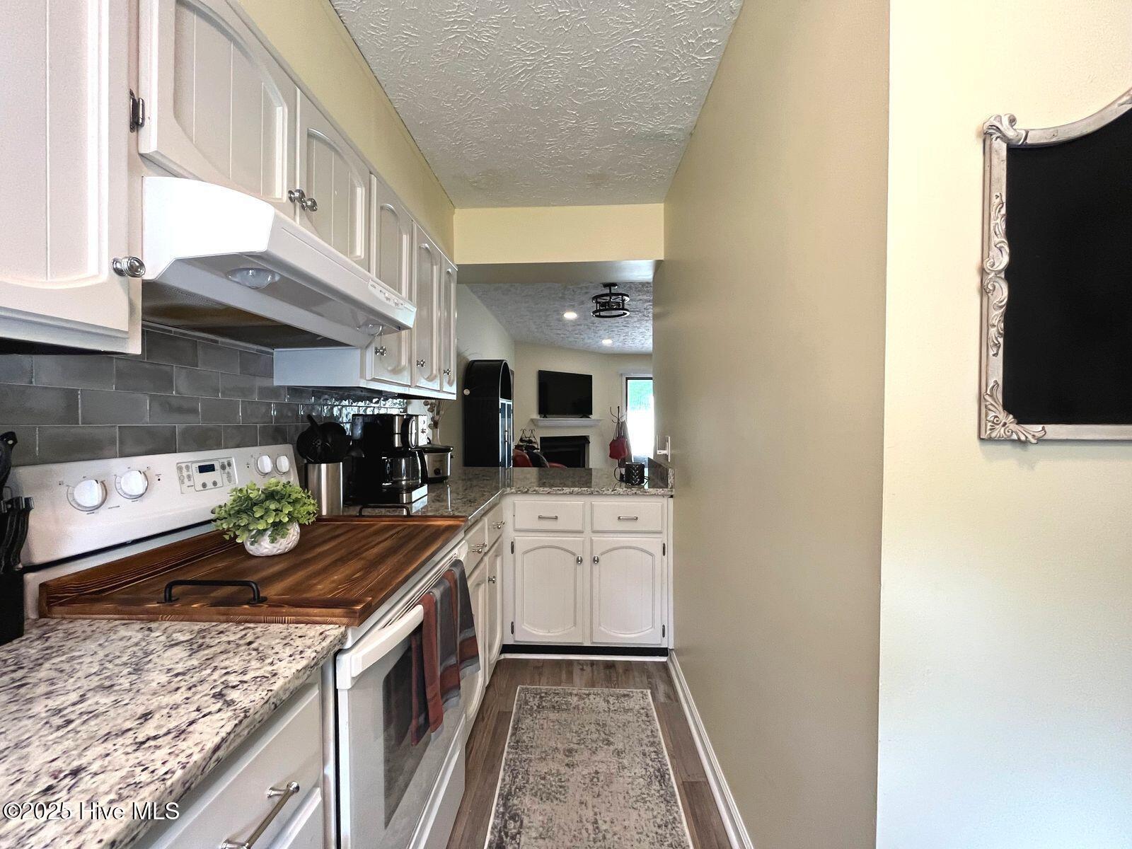 940 Linden Road, Unit 19 Pinehurst, NC 28374 - Photo 4 of 29 940 kitchen 6