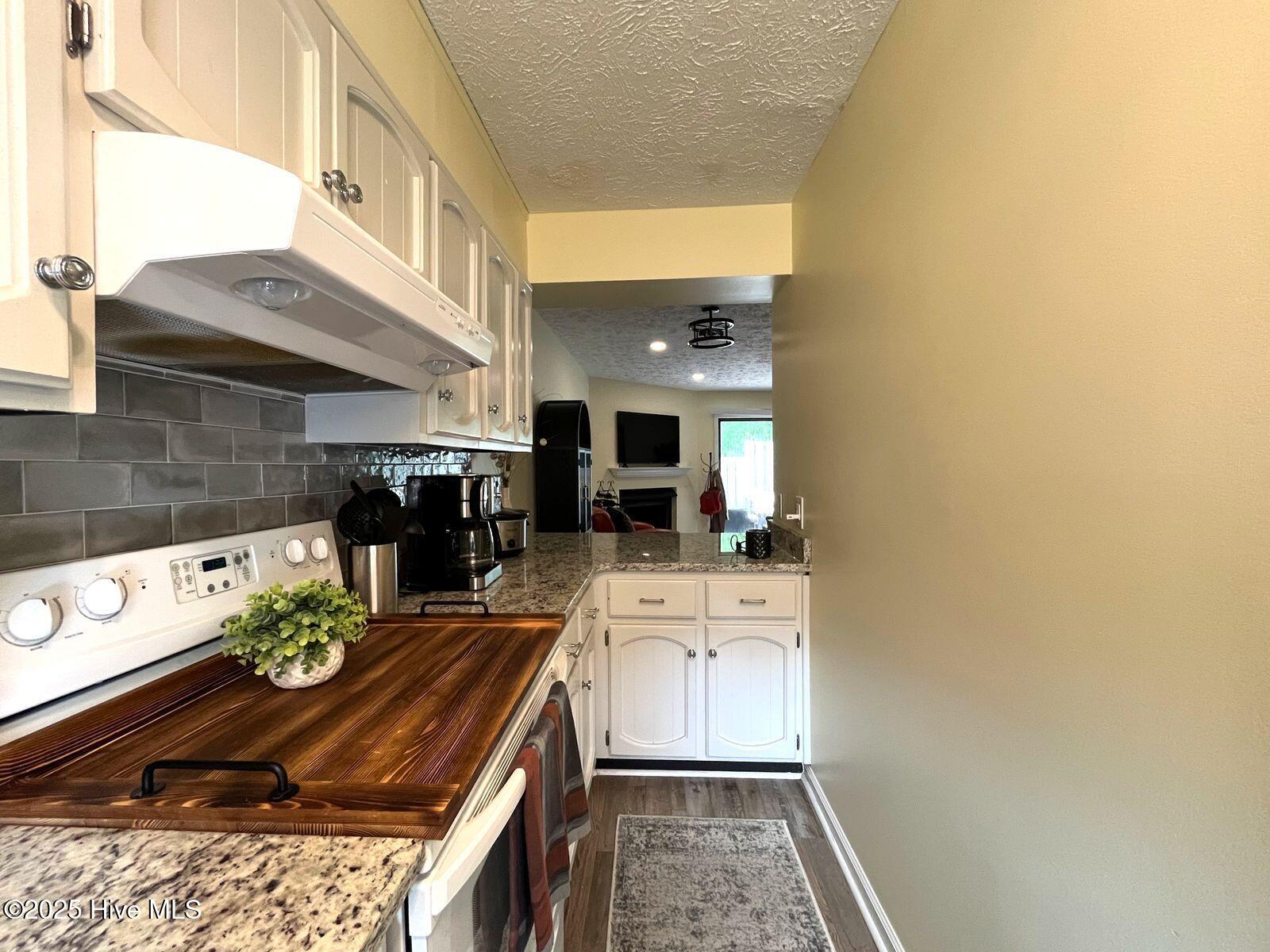 940 Linden Road, Unit 19 Pinehurst, NC 28374 - Photo 6 of 29 940 kitchen 2