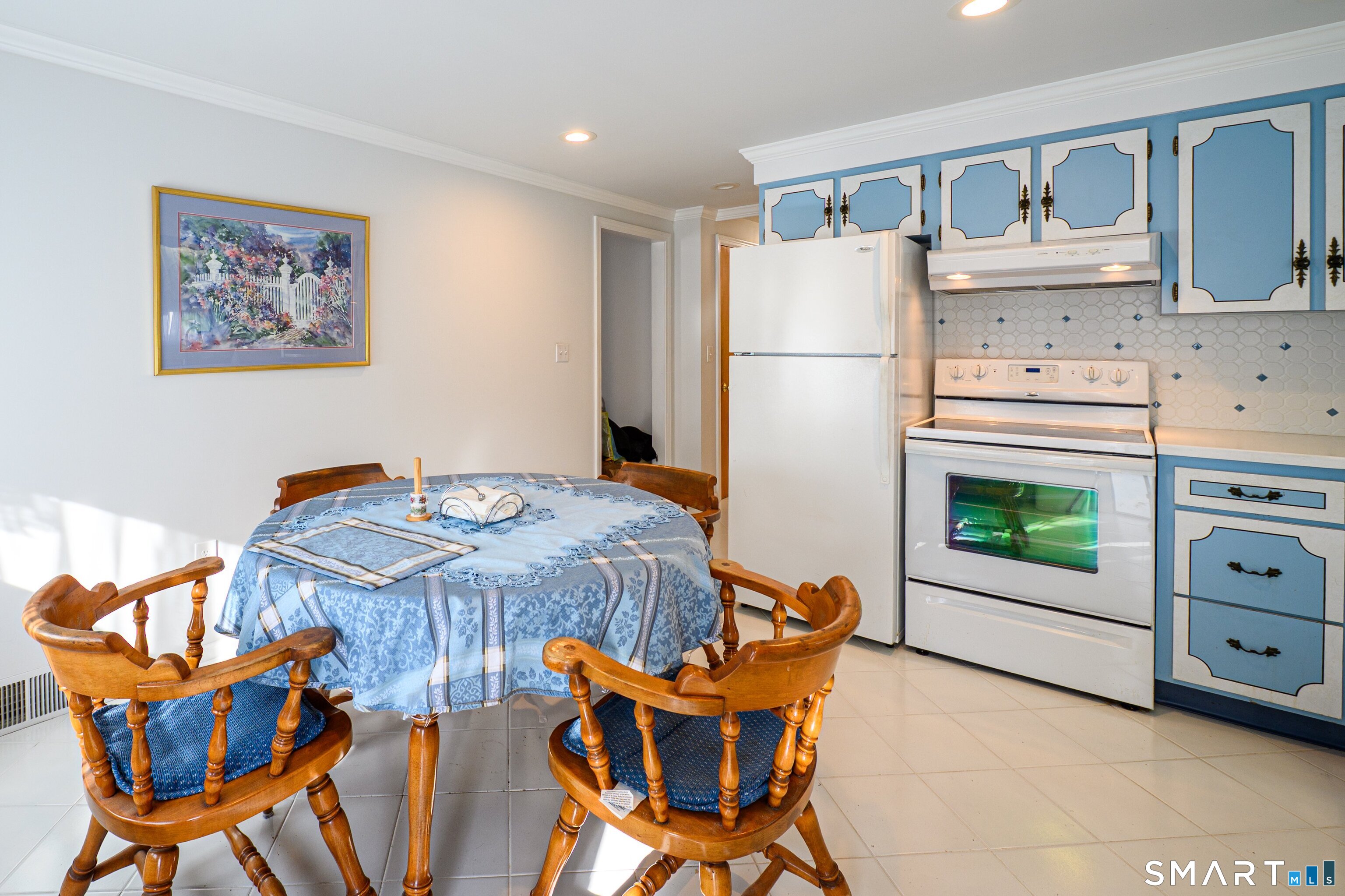 25 River Road East Haven, CT 06512 - Photo 6 of 31