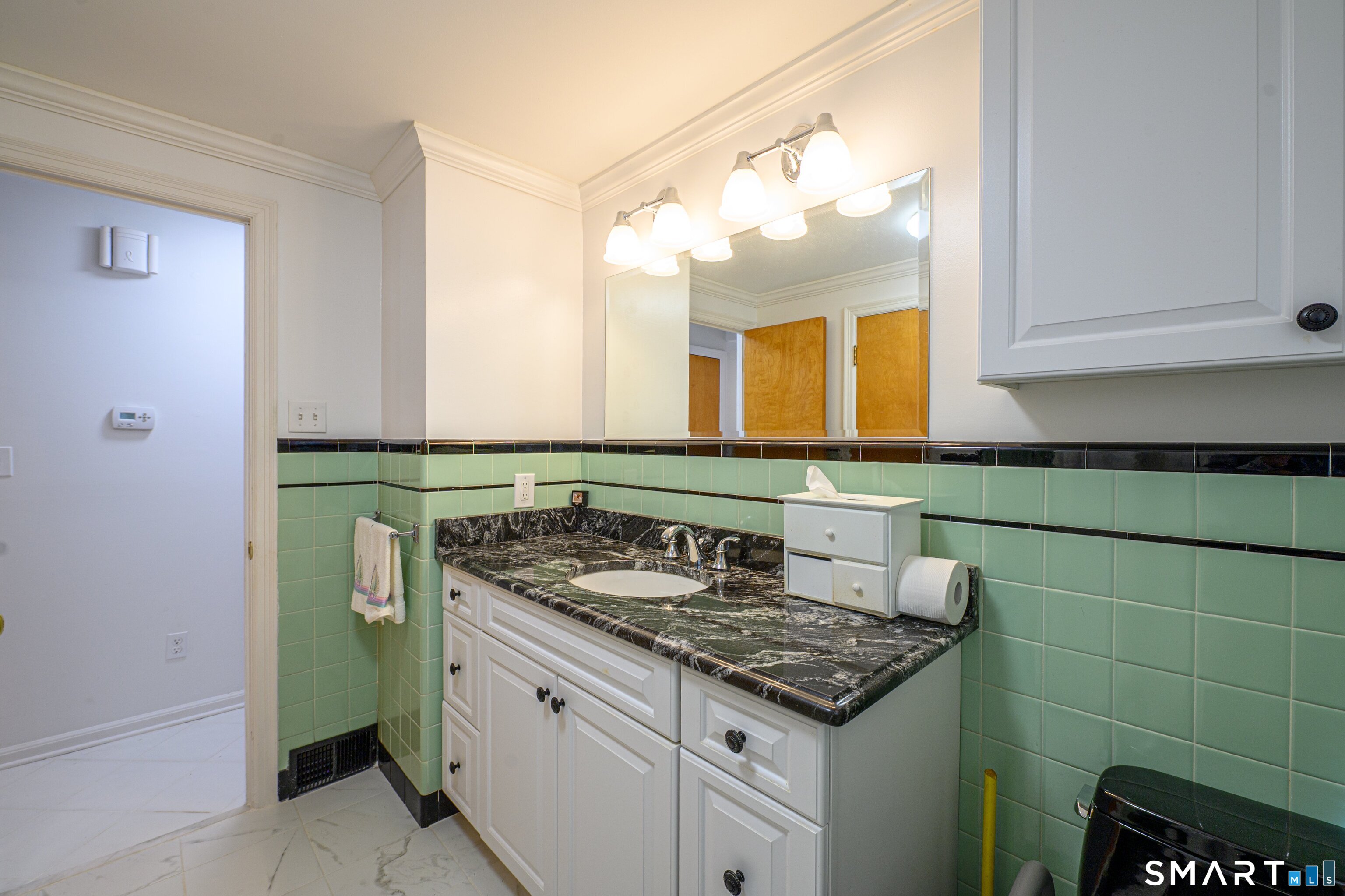 25 River Road East Haven, CT 06512 - Photo 9 of 31