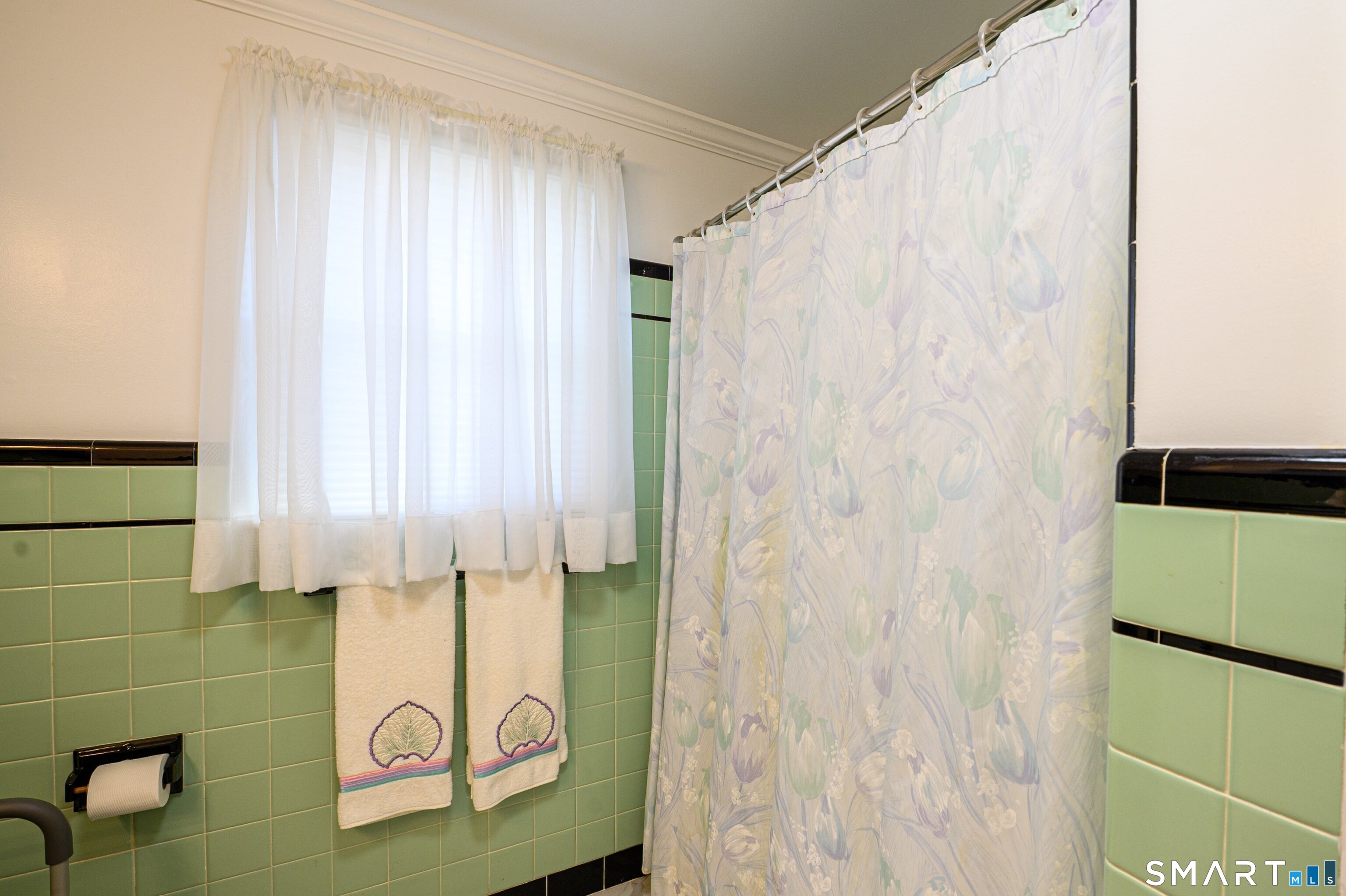 25 River Road East Haven, CT 06512 - Photo 10 of 31