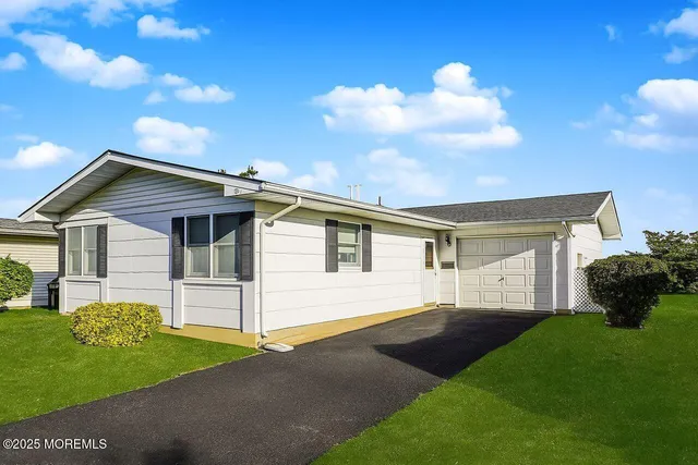 $365,000 | 55 Tony Court, Brick, NJ 08724