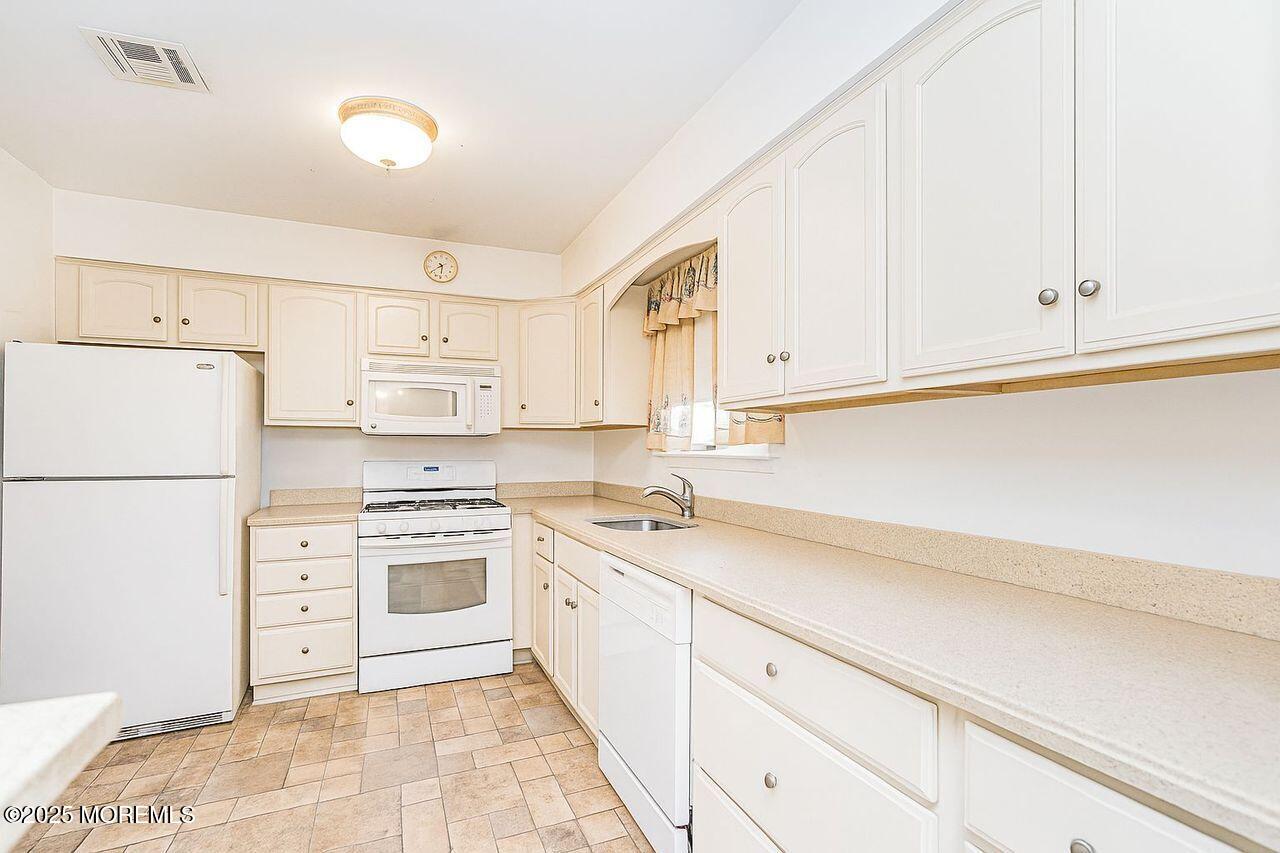 55 Tony Court Brick, NJ 08724 - Photo 7 of 19 tony kit 2