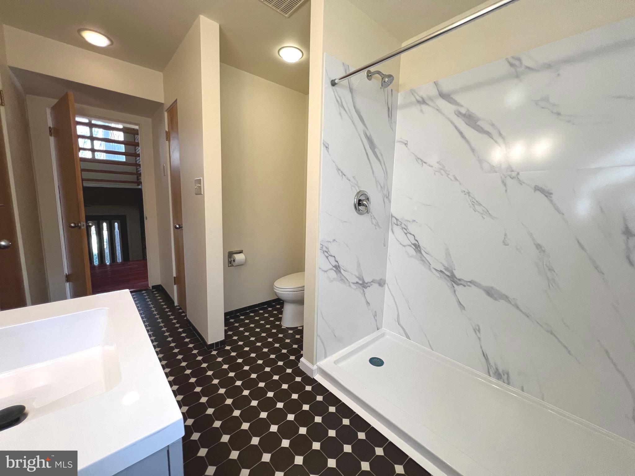 12889 Eagles View Road Phoenix, MD 21131 - Photo 28 of 45 Full Bathroom Main level