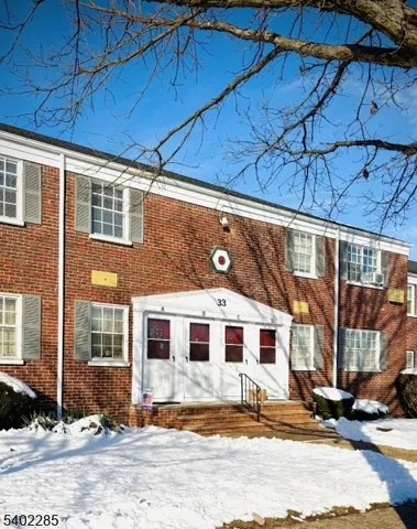 $2,100 | 33 West Roselle Avenue, Unit B, Roselle Park, NJ 07204