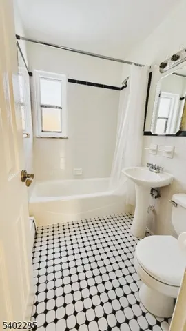 $2,100 | 33 West Roselle Avenue, Unit B, Roselle Park, NJ 07204