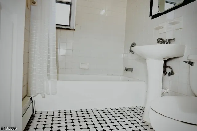 $2,100 | 33 West Roselle Avenue, Unit B, Roselle Park, NJ 07204