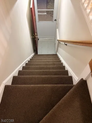 $2,100 | 33 West Roselle Avenue, Unit B, Roselle Park, NJ 07204